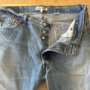 REDONE Levi’s size 29 women’s. The perfect size slit denim for all seasons